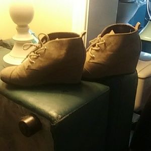 High heel boots